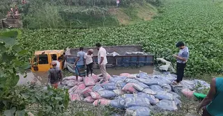 ব্রাহ্মণবাড়িয়ায় সিমেন্টের ট্রাক খাদে পড়ে নিহত ১, আহত ৪